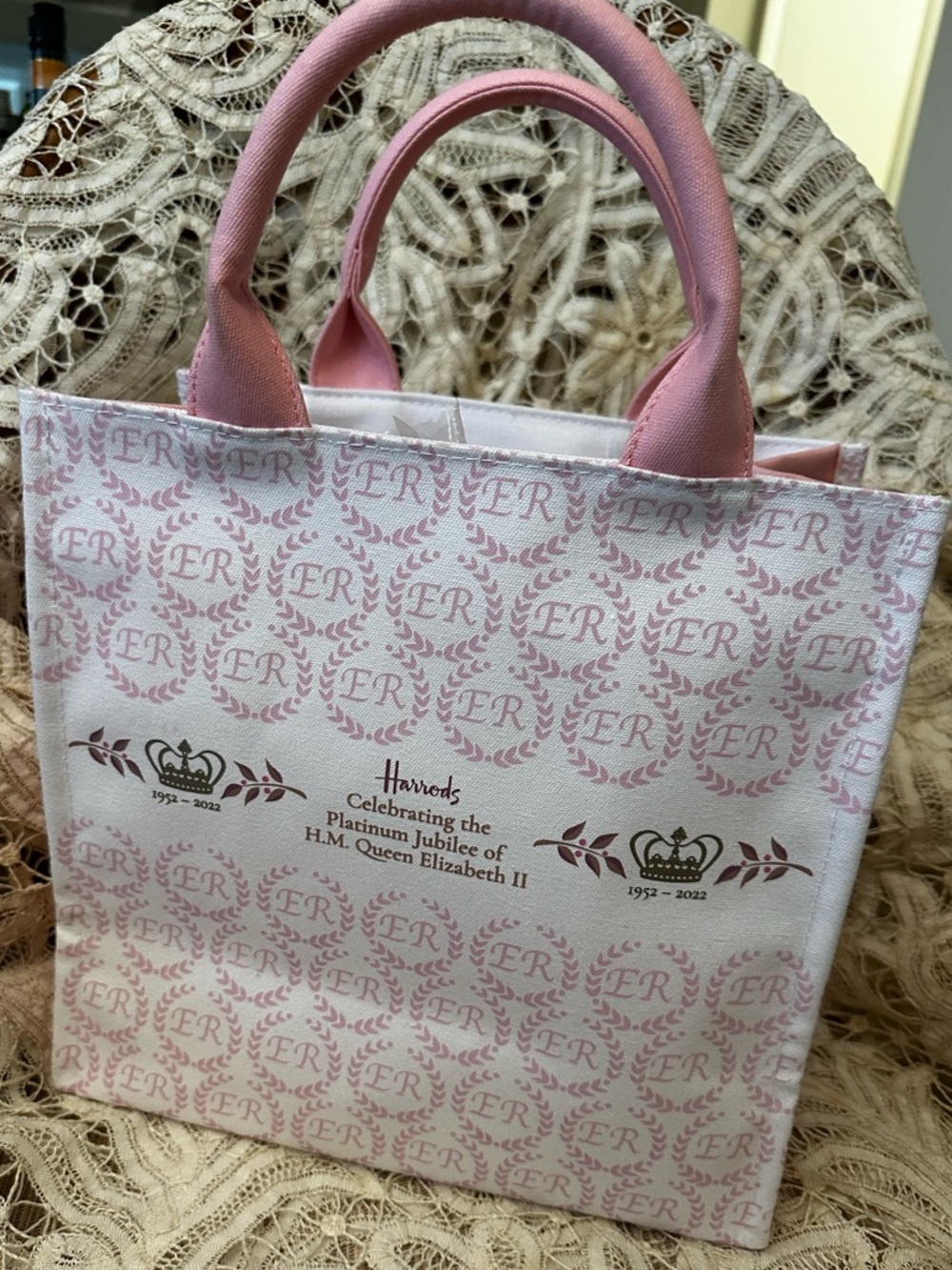 Harrods Pink & White Platinum Jubilee Tote-Queen  Elizabeth  New with Tags